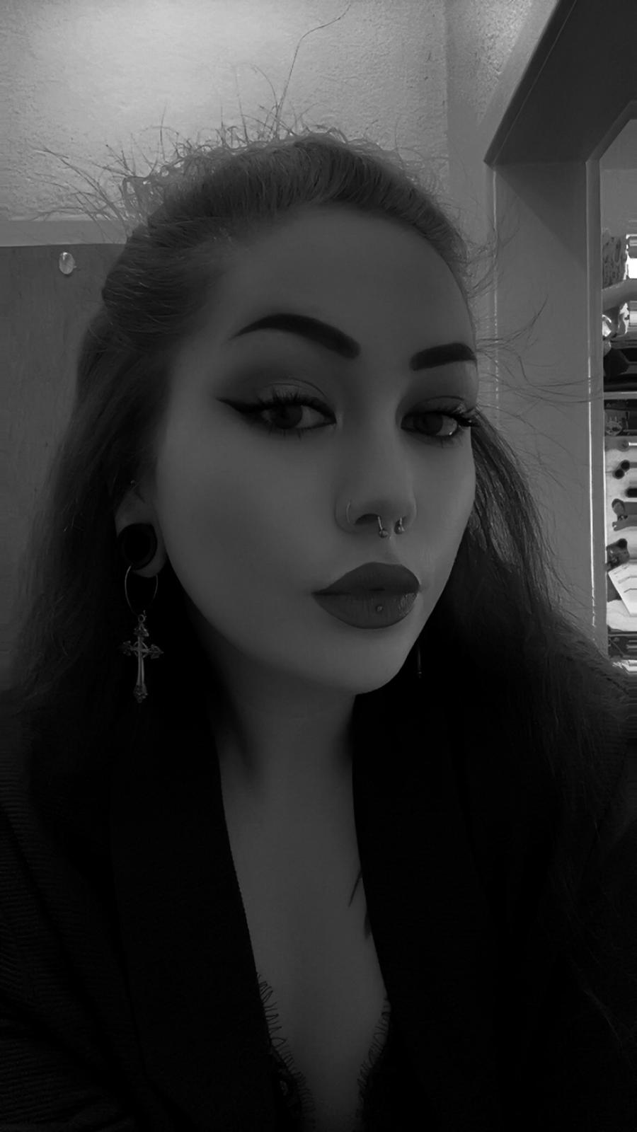 Jolina Siefert Portrait - Alternative Curvy Model